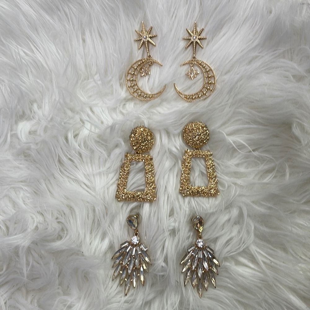 Never worn bundle of earrings.